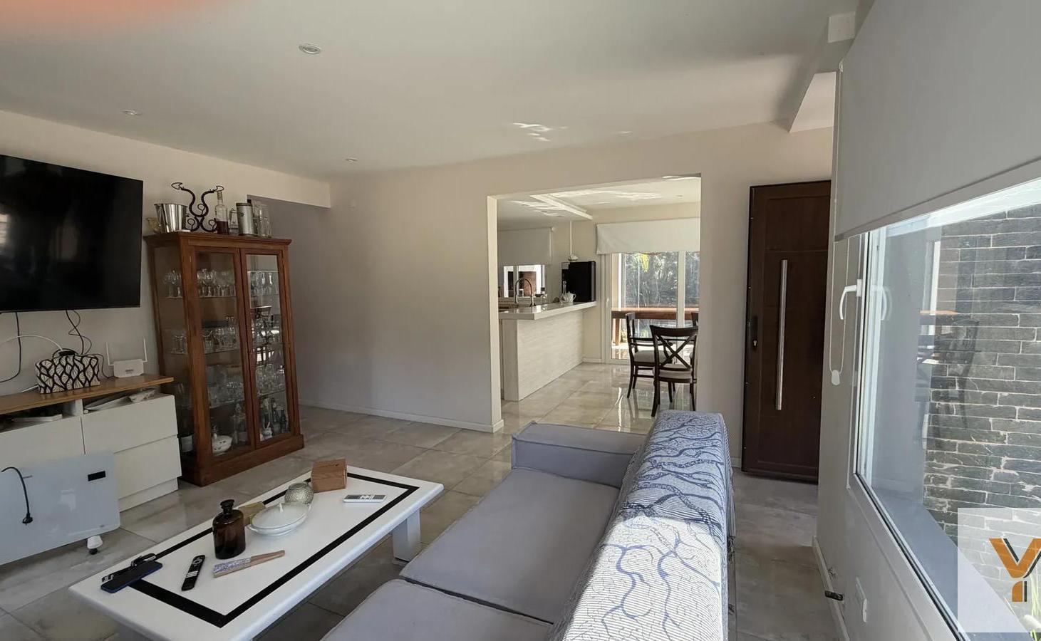 Foto de Casa en Venta - 2 Dormitorios 2 Baños - 380mts - Miramar, imagen 4