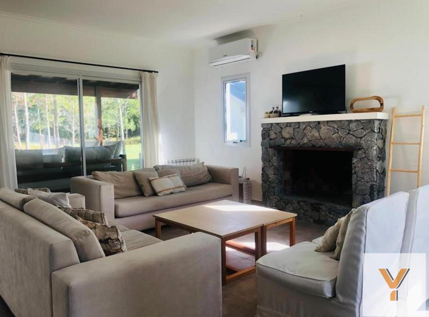 Foto de Casa en Venta - 4 Dormitorios 4 Baños - 1000mts - Costa Esmeralda, imagen 4