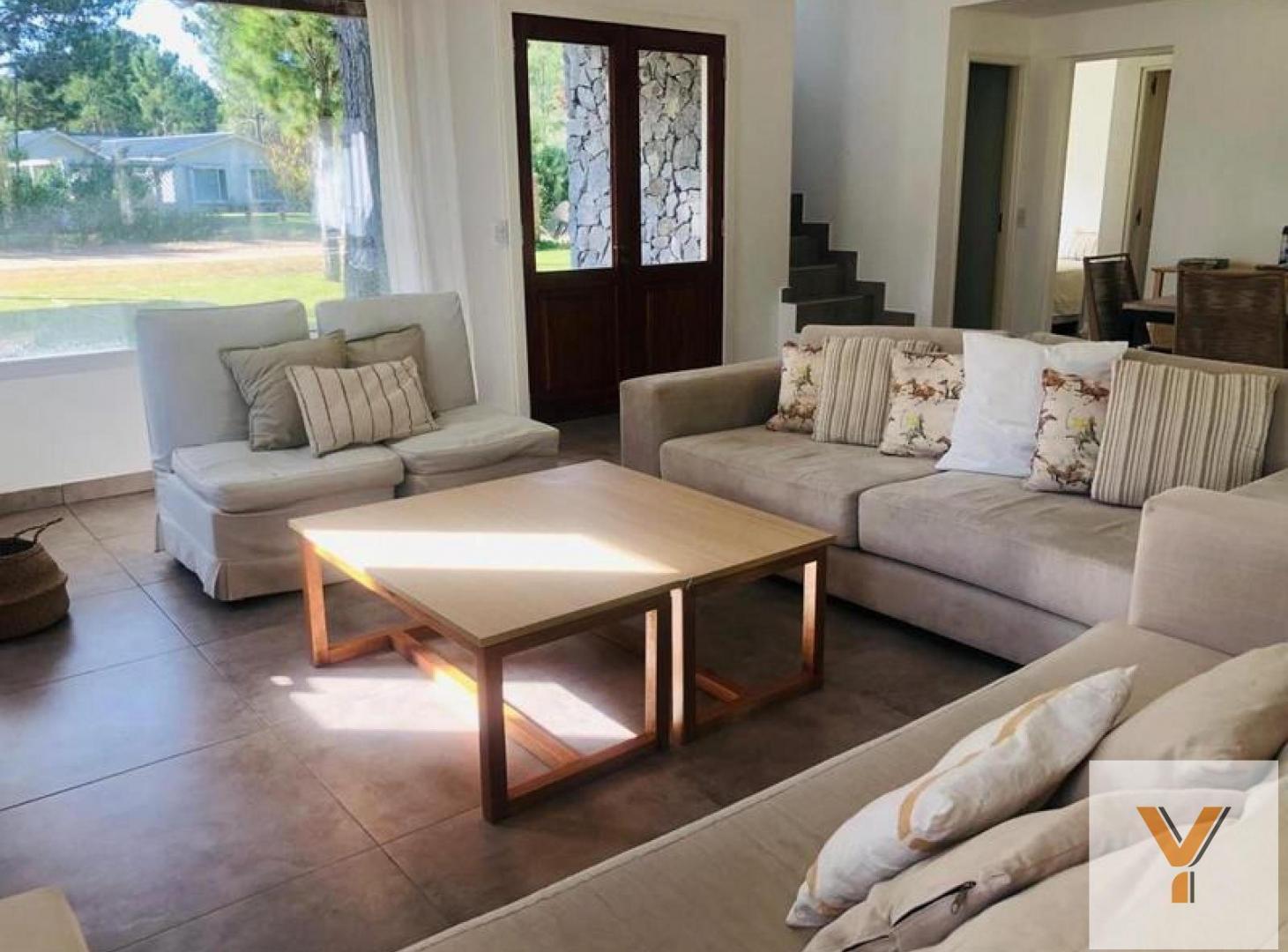 Foto de Casa en Venta - 4 Dormitorios 4 Baños - 1000mts - Costa Esmeralda, imagen 2