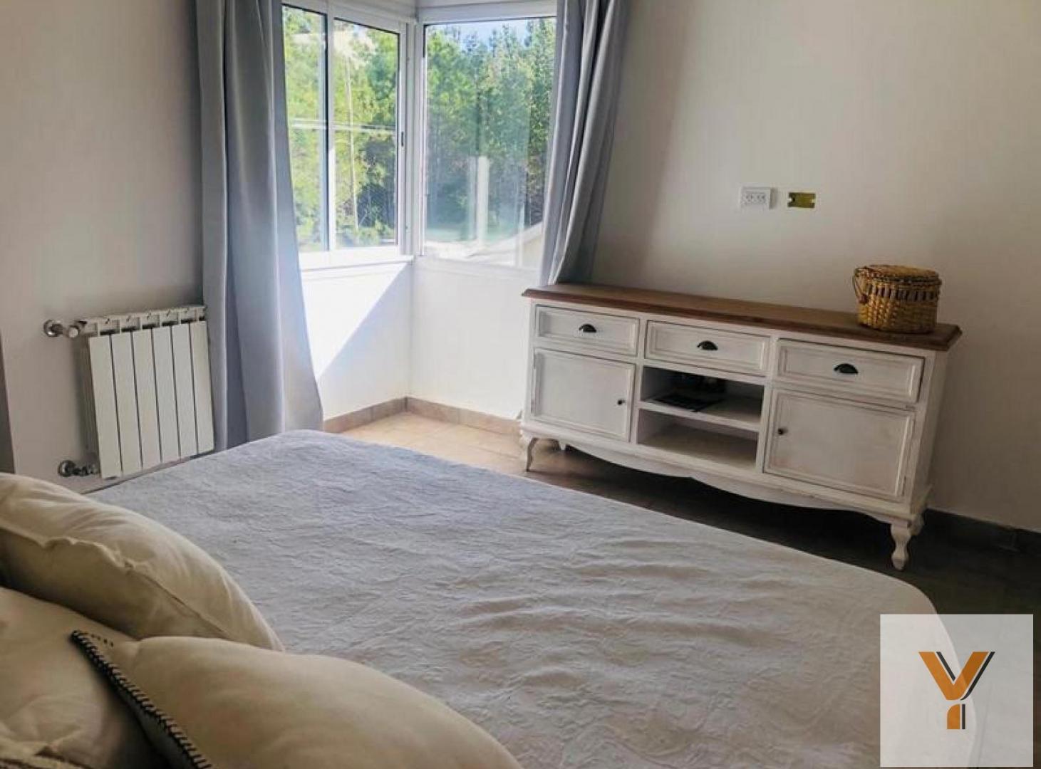 Foto de Casa en Venta - 4 Dormitorios 4 Baños - 1000mts - Costa Esmeralda, imagen 1