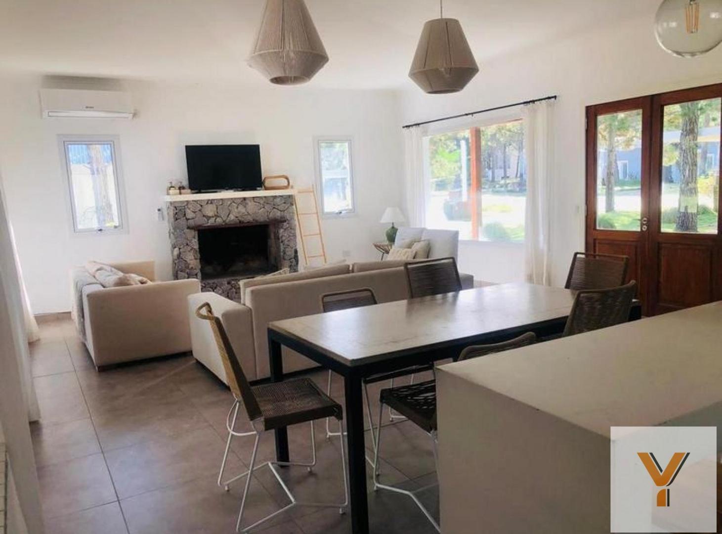 Foto de Casa en Venta - 4 Dormitorios 4 Baños - 1000mts - Costa Esmeralda, imagen 3