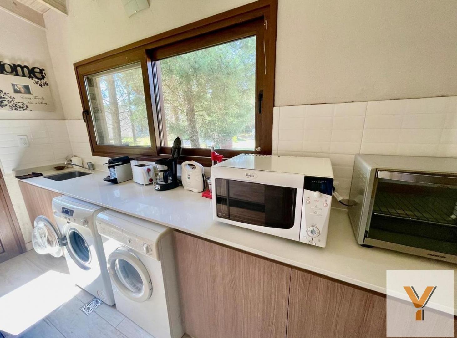 Foto de Casa en Venta - 4 Dormitorios 3 Baños - 1000mts - Costa Esmeralda, imagen 5