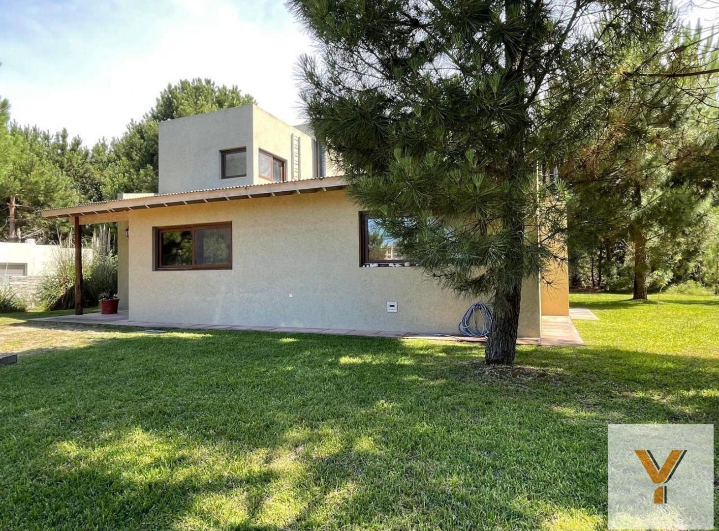Foto de Casa en Venta - 4 Dormitorios 3 Baños - 1000mts - Costa Esmeralda, imagen 3