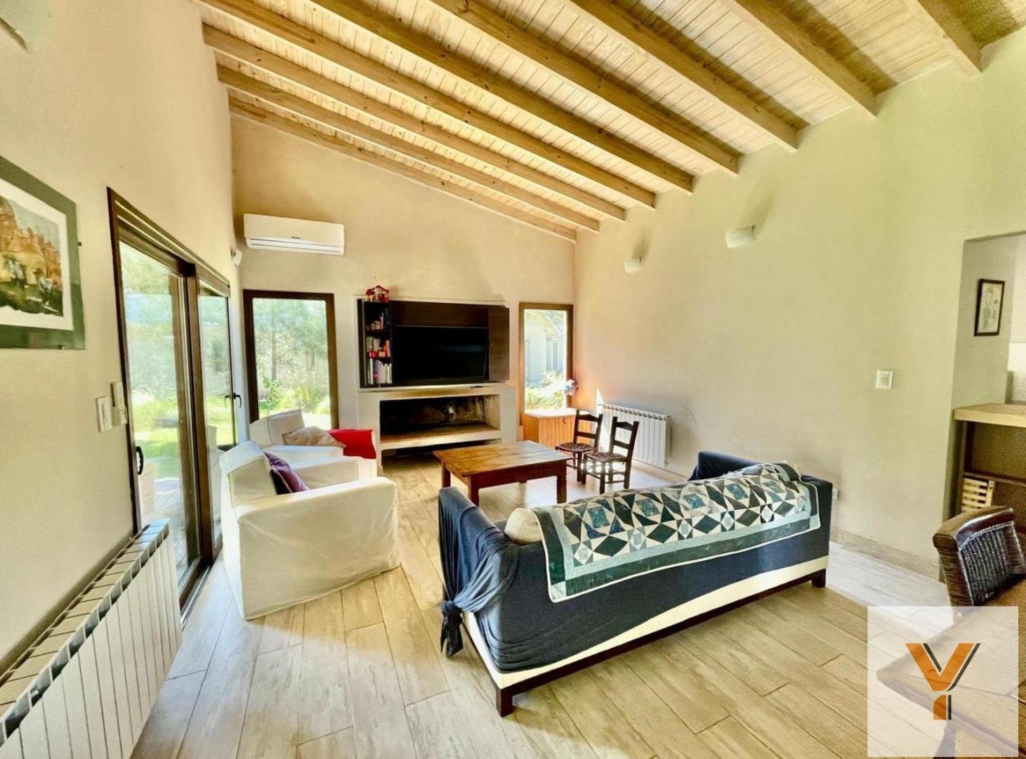 Foto de Casa en Venta - 4 Dormitorios 3 Baños - 1000mts - Costa Esmeralda, imagen 2