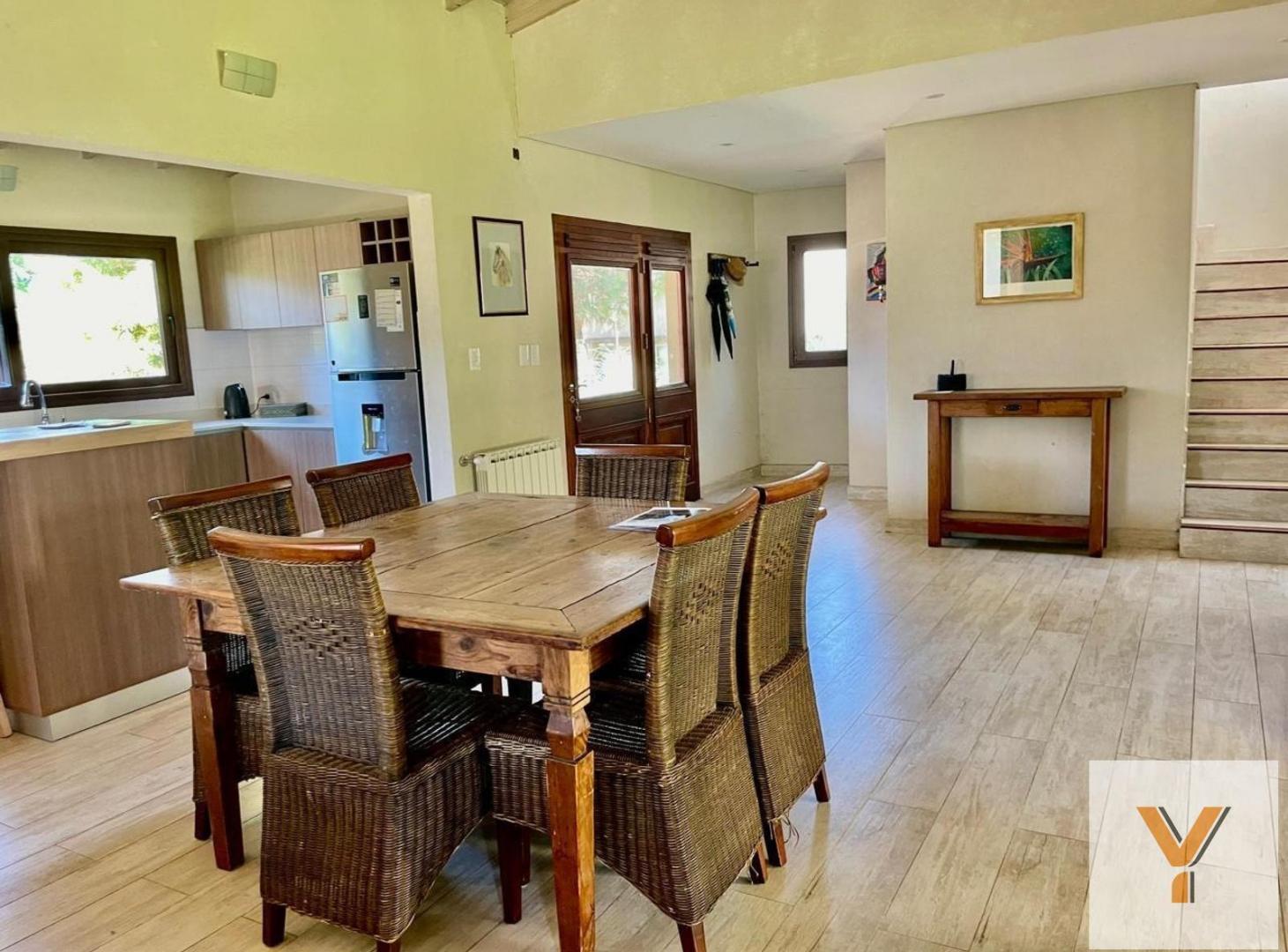Foto de Casa en Venta - 4 Dormitorios 3 Baños - 1000mts - Costa Esmeralda, imagen 4