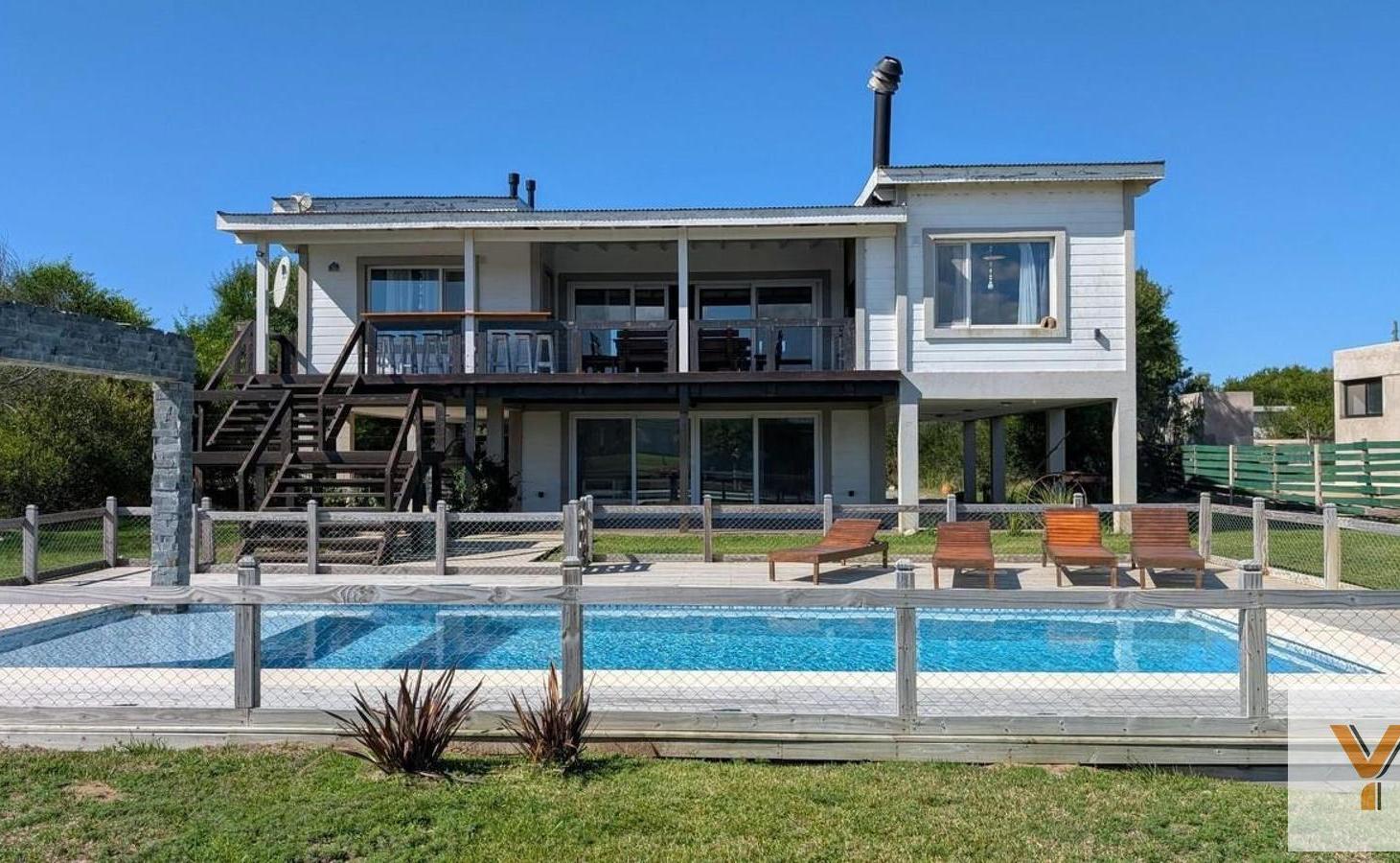 Foto de Casa en Venta - 5 Dormitorios 4 Baños - 1000mts - Costa Esmeralda, imagen 1