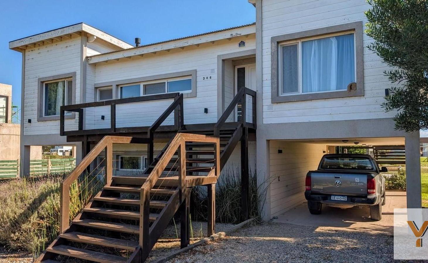 Foto de Casa en Venta - 5 Dormitorios 4 Baños - 1000mts - Costa Esmeralda, imagen 2