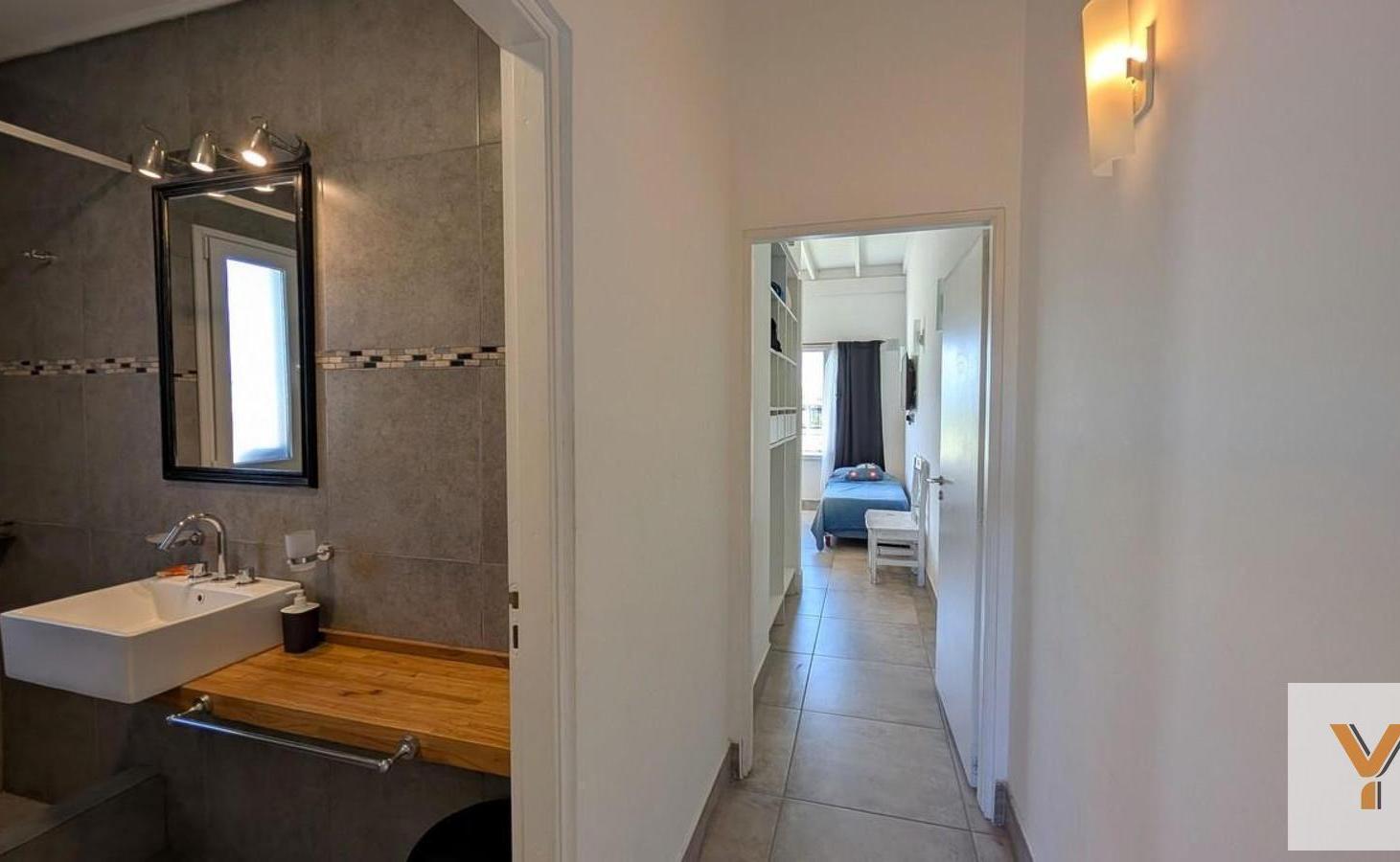 Foto de Casa en Venta - 5 Dormitorios 4 Baños - 1000mts - Costa Esmeralda, imagen 5