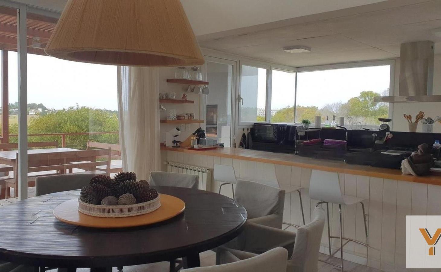 Foto de Casa en Venta - 5 Dormitorios 4 Baños - 1000mts - Costa Esmeralda, imagen 3