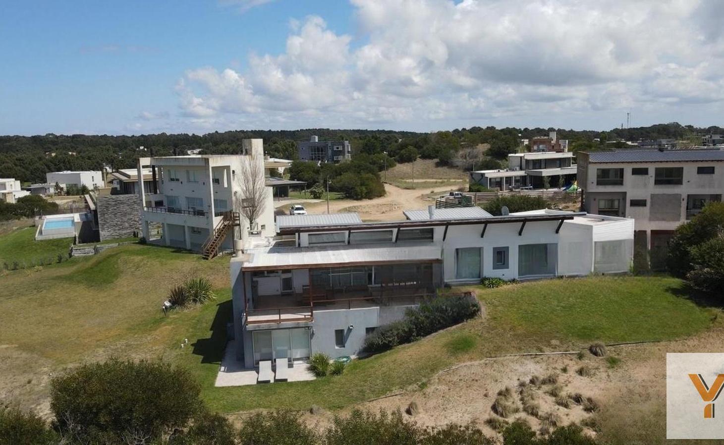 Foto de Casa en Venta - 5 Dormitorios 4 Baños - 1000mts - Costa Esmeralda, imagen 4