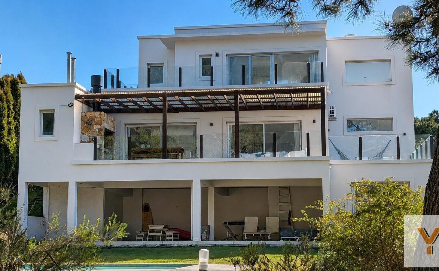 Foto de Casa en Venta - 4 Dormitorios 4 Baños - 1300mts - Costa Esmeralda, imagen 2