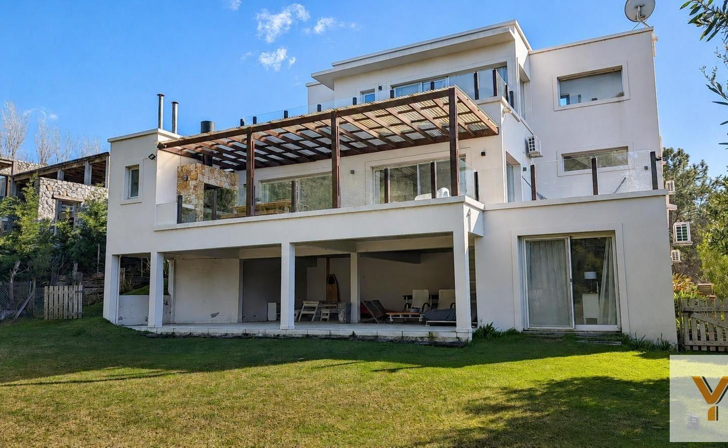 Foto de Casa en Venta - 4 Dormitorios 4 Baños - 1300mts - Costa Esmeralda, imagen 3