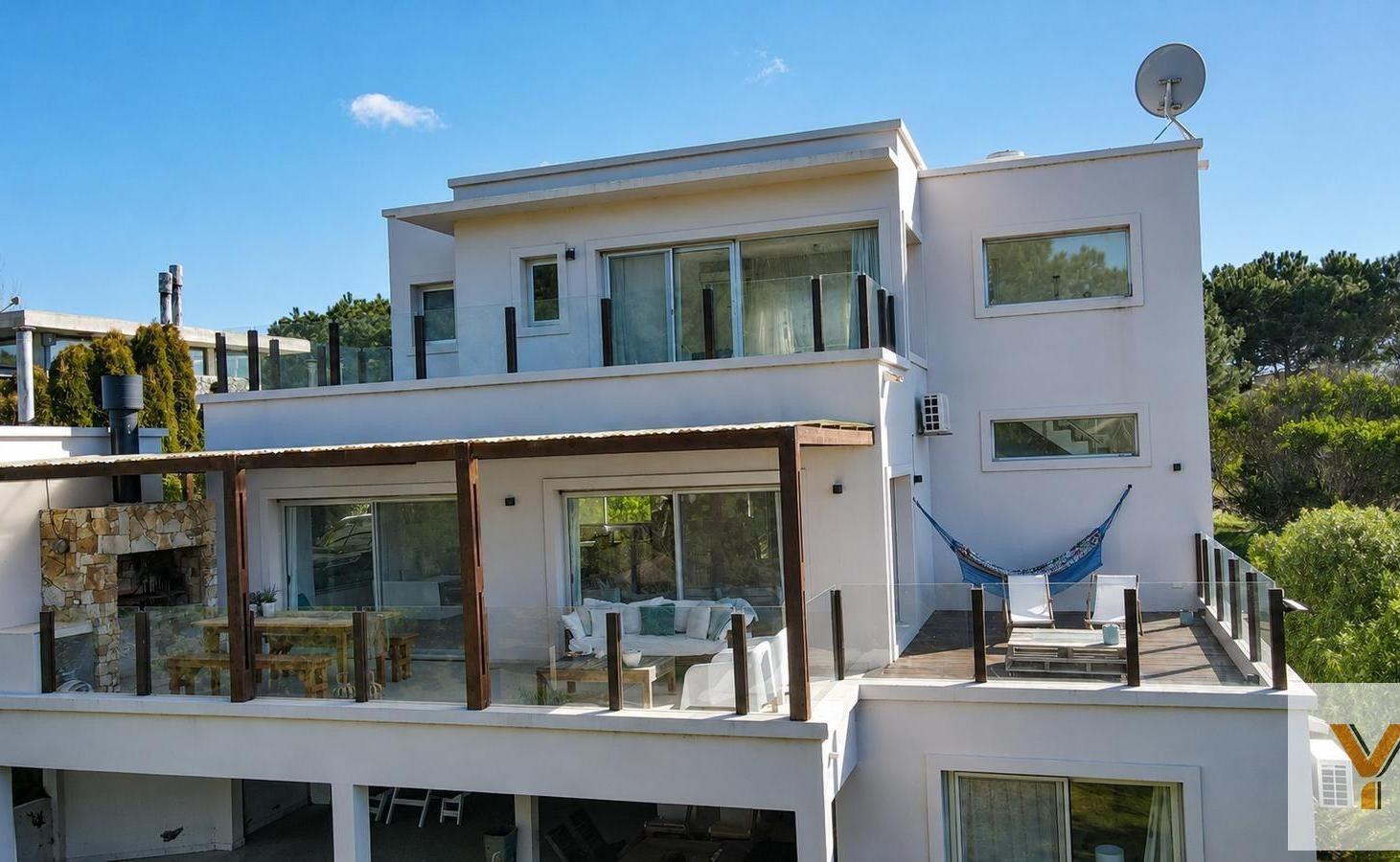 Foto de Casa en Venta - 4 Dormitorios 4 Baños - 1300mts - Costa Esmeralda, imagen 1