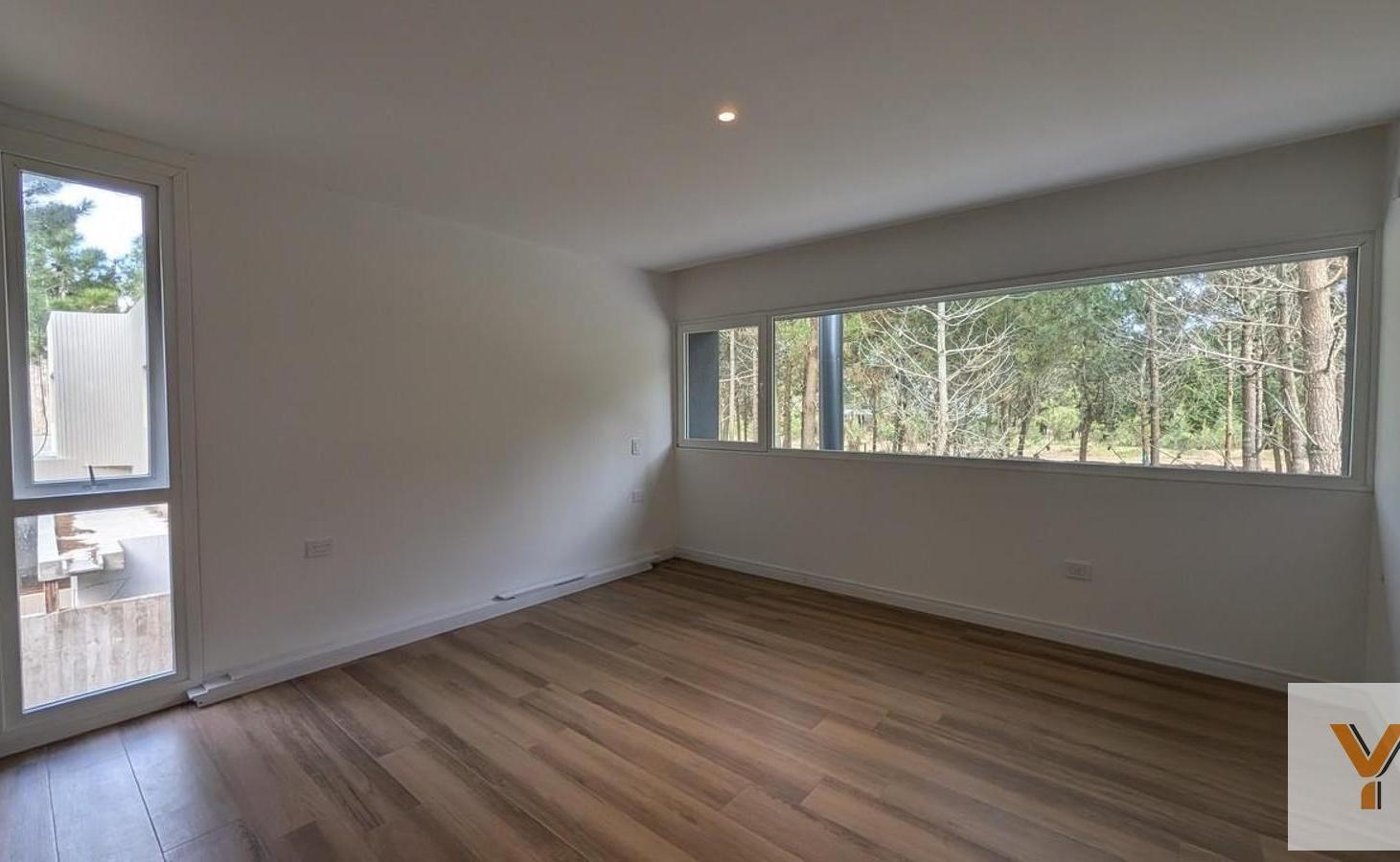 Foto de Casa en Venta - 4 Dormitorios 4 Baños - 1000mts - Costa Esmeralda, imagen 5
