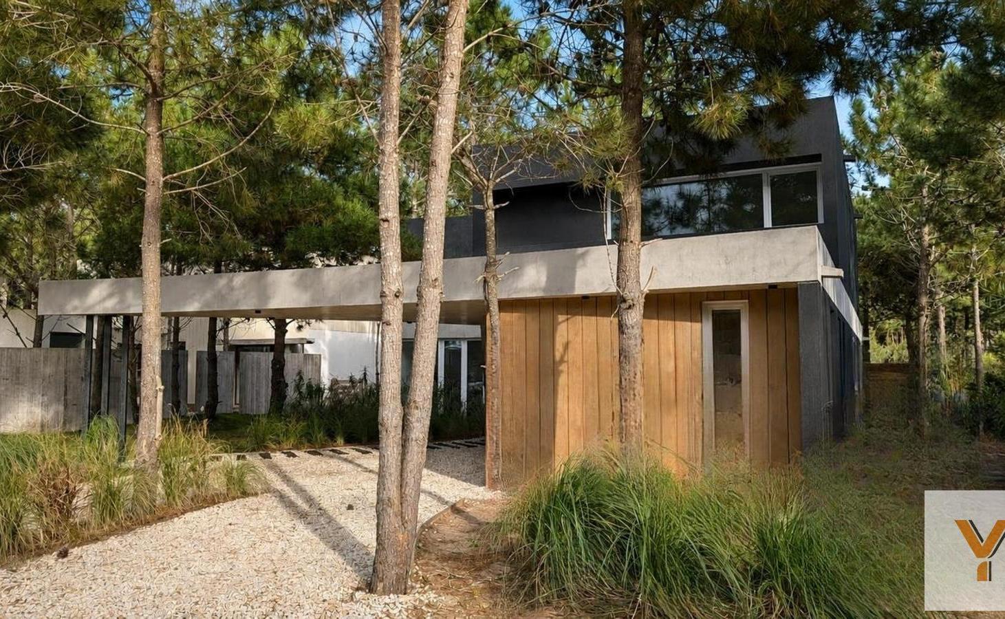 Foto de Casa en Venta - 4 Dormitorios 4 Baños - 1000mts - Costa Esmeralda, imagen 2