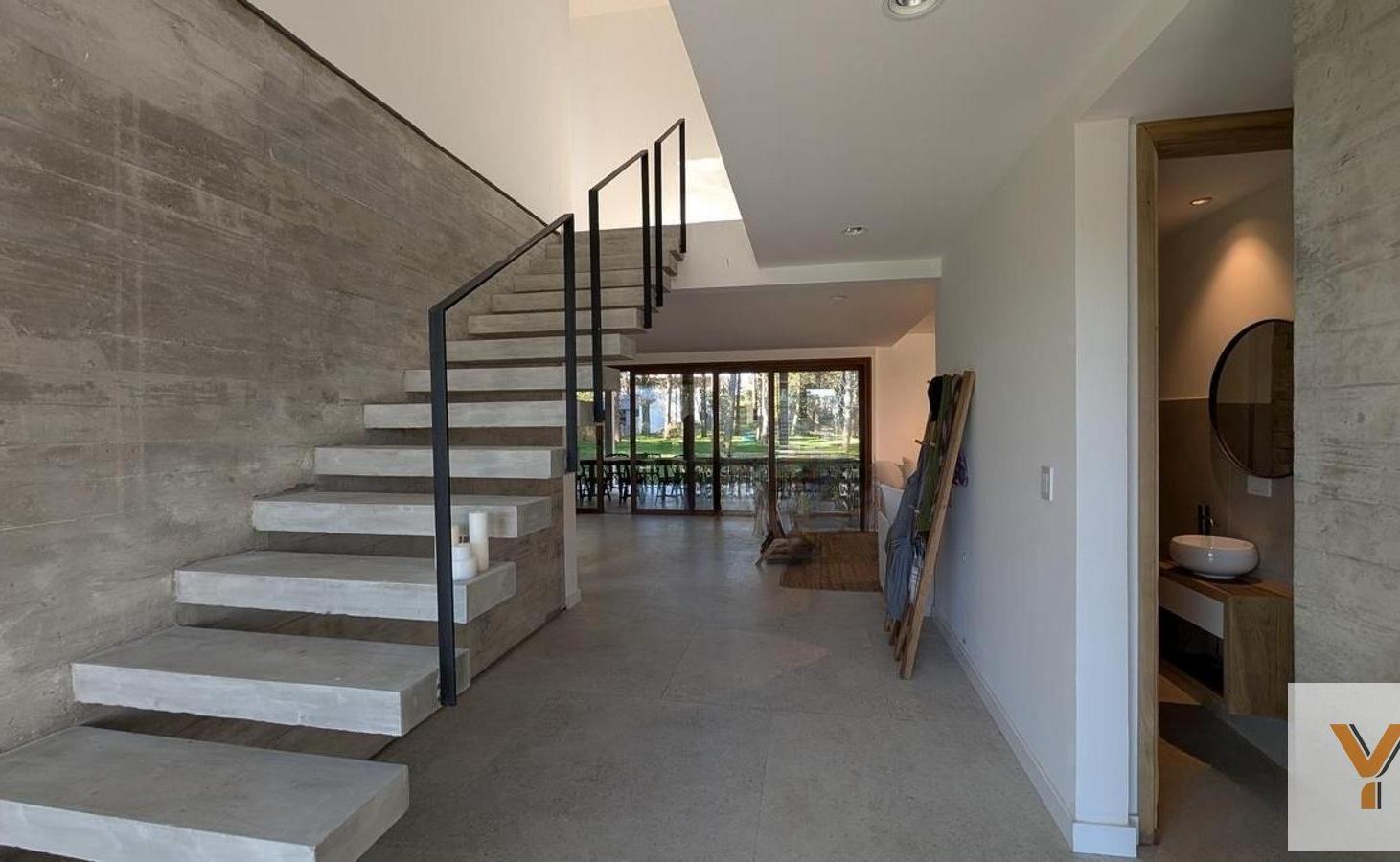 Foto de Casa en Venta - 4 Dormitorios 4 Baños - 1000mts - Costa Esmeralda, imagen 3