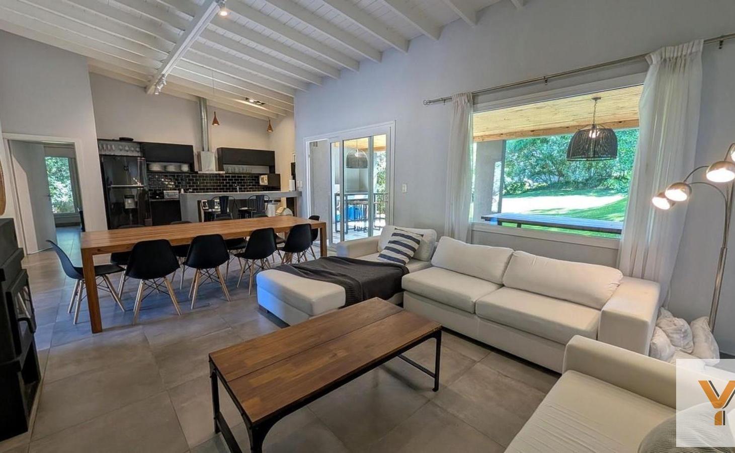 Foto de Casa en Venta - 3 Dormitorios 3 Baños - 1000mts - Costa Esmeralda, imagen 3