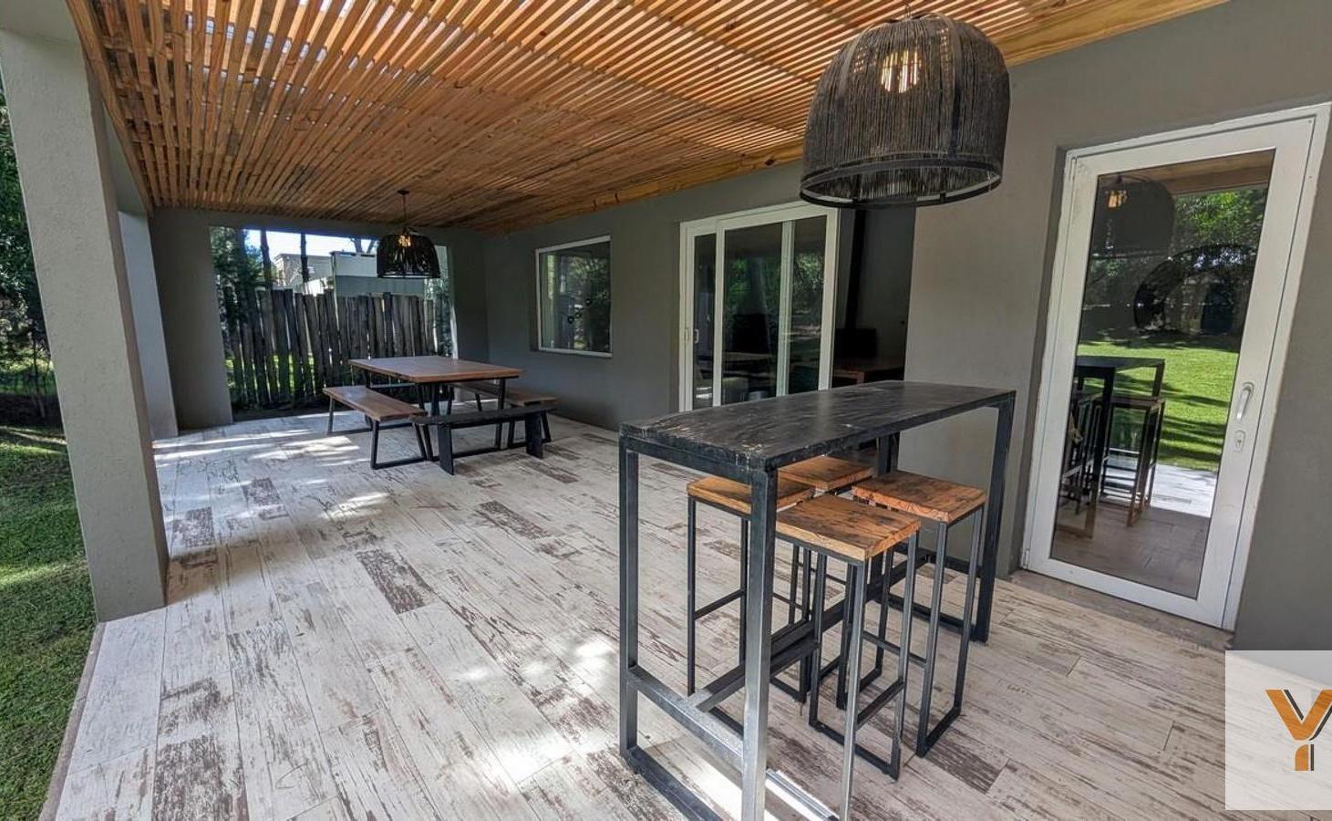 Foto de Casa en Venta - 3 Dormitorios 3 Baños - 1000mts - Costa Esmeralda, imagen 4