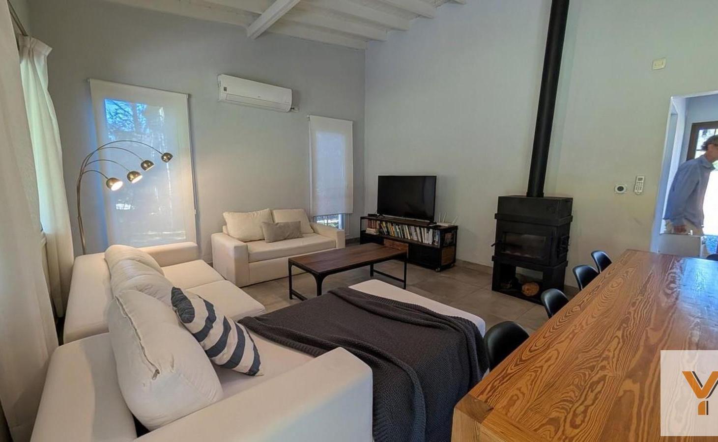 Foto de Casa en Venta - 3 Dormitorios 3 Baños - 1000mts - Costa Esmeralda, imagen 2