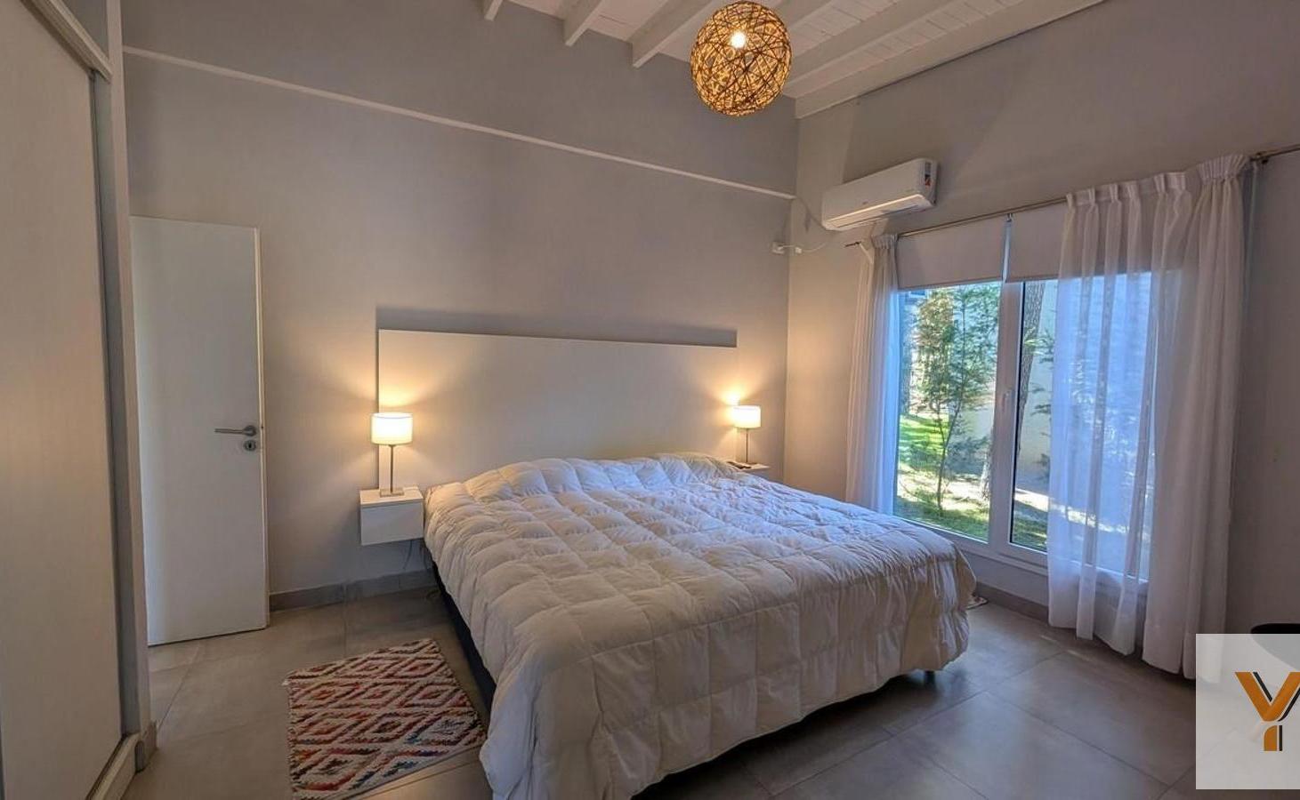 Foto de Casa en Venta - 3 Dormitorios 3 Baños - 1000mts - Costa Esmeralda, imagen 1