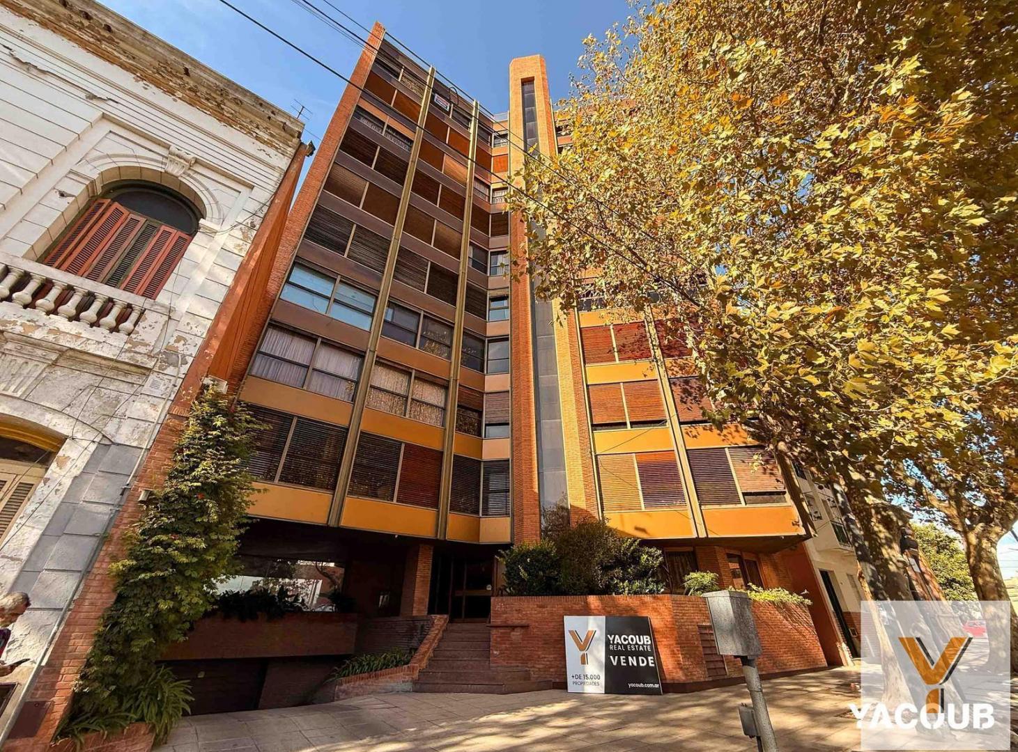 Foto de Departamento en venta - 3 Dormitorios 3 Baños - Cochera - La Plata, imagen 2