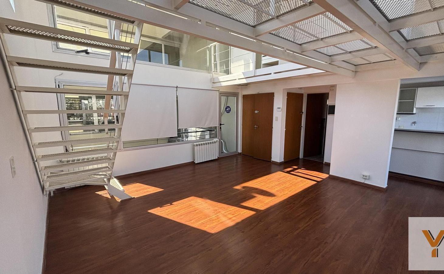 Foto de PH en Alquiler - 1 Dormitorio 1 Baño - 75mts - Colegiales, imagen 2