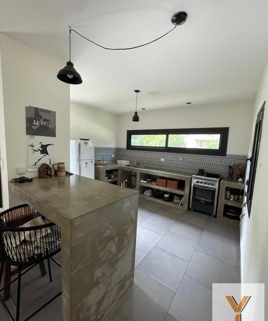 Foto de Casa en Venta - 2 Dormitorios 2 Baños - 800mts - Abasto, imagen 3