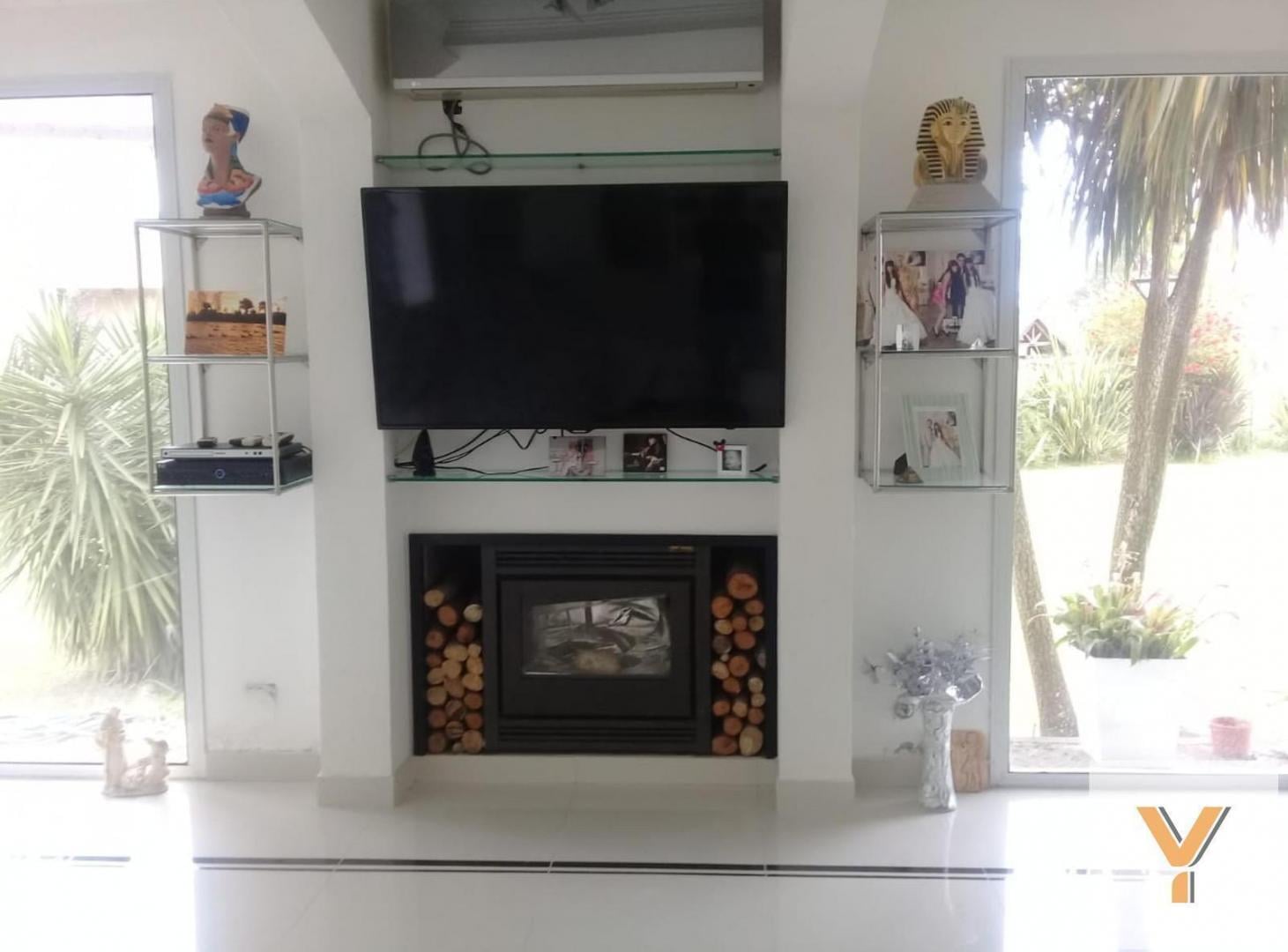 Foto de Casa en Venta - 4 Dormitorios 4 Baños - 2400mts - Coronel Brandsen, imagen 1