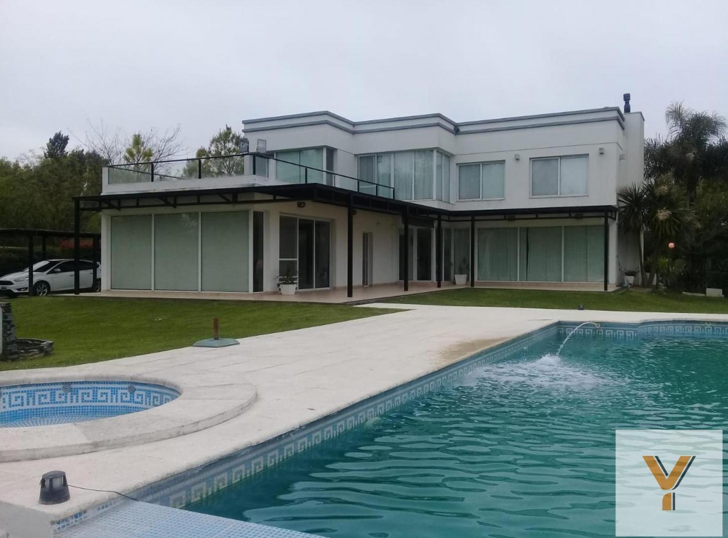 Foto de Casa en Venta - 4 Dormitorios 4 Baños - 2400mts - Coronel Brandsen, imagen 2