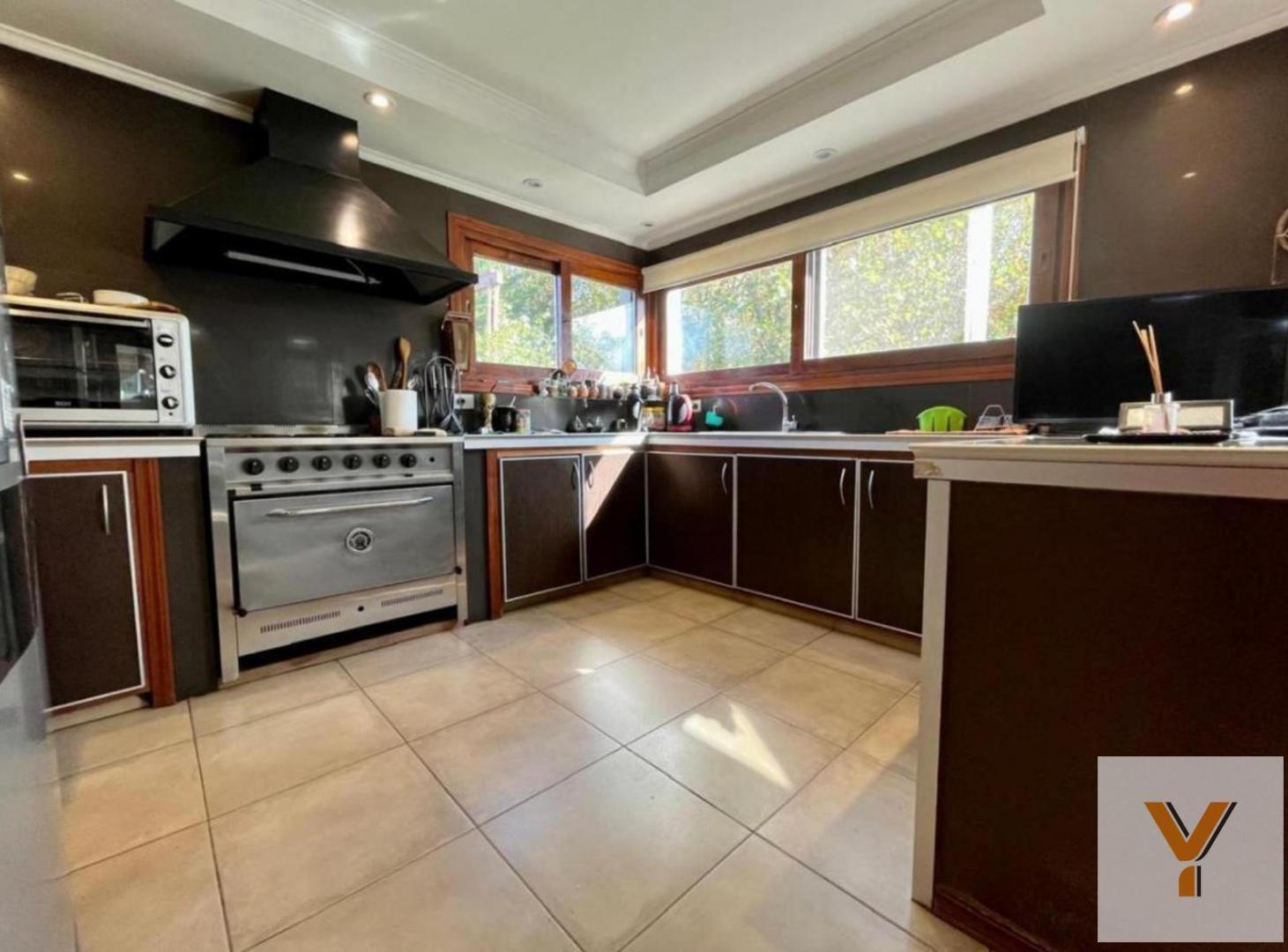 Casa en Venta - 5 Dormitorios 3 Baños - 1000mts - Mar Del Plata
