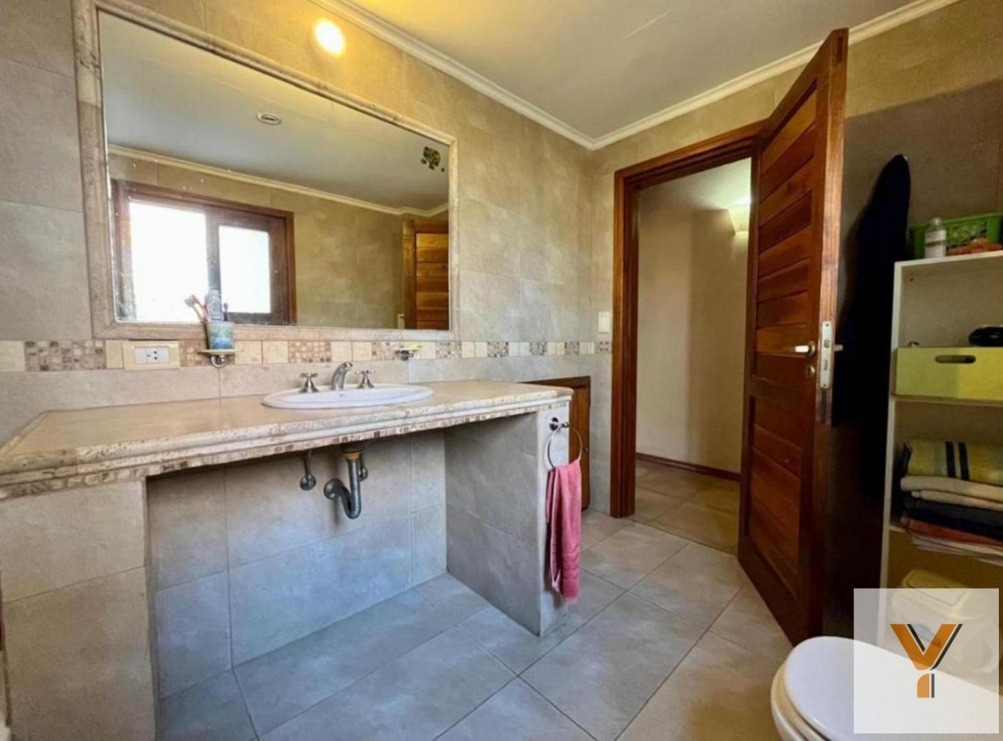 Foto de Casa en Venta - 5 Dormitorios 3 Baños - 1000mts - Mar Del Plata, imagen 2