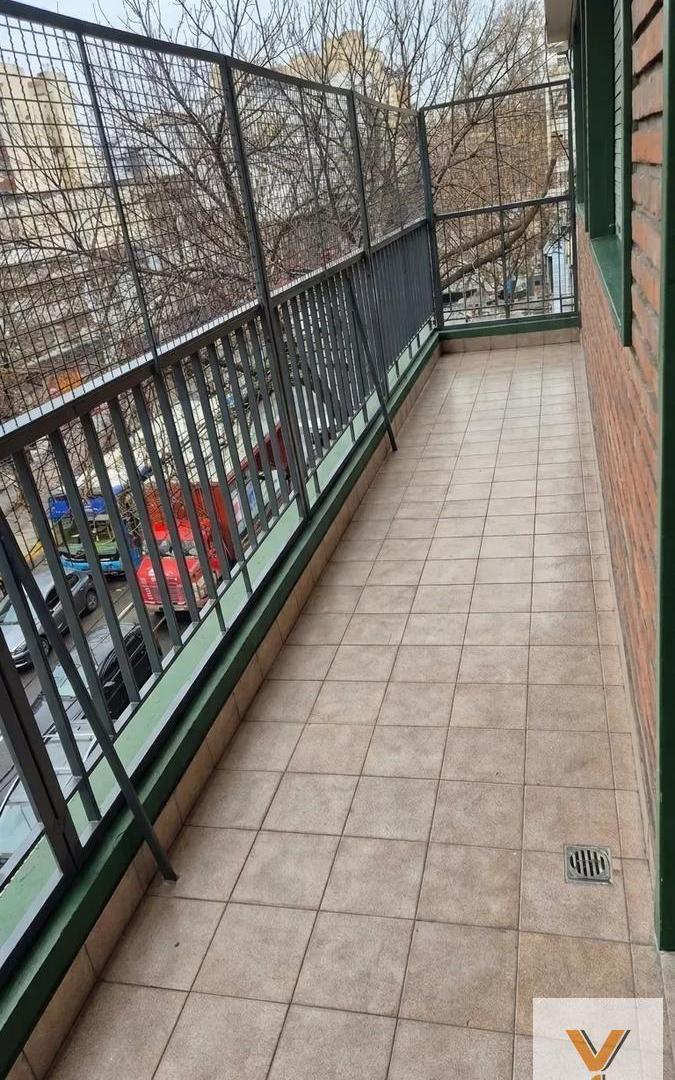 Foto de Departamento en Venta - 3 Dormitorios 3 Baños - 110mts - Flores, imagen 3