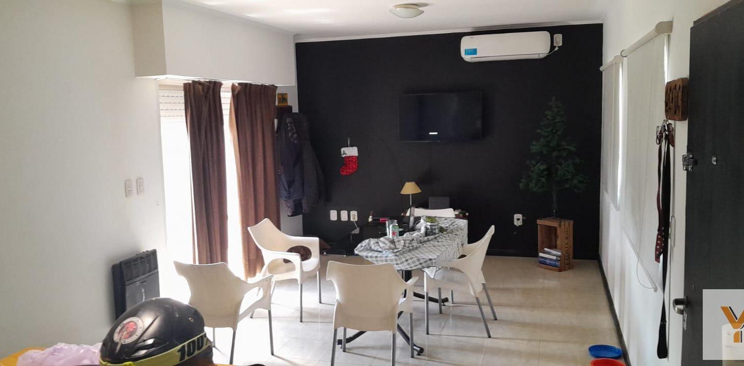 Foto de Casa en venta - 2 Dormitorios 1 Baño - Cochera - 380Mts2 - Chivilcoy, imagen 1