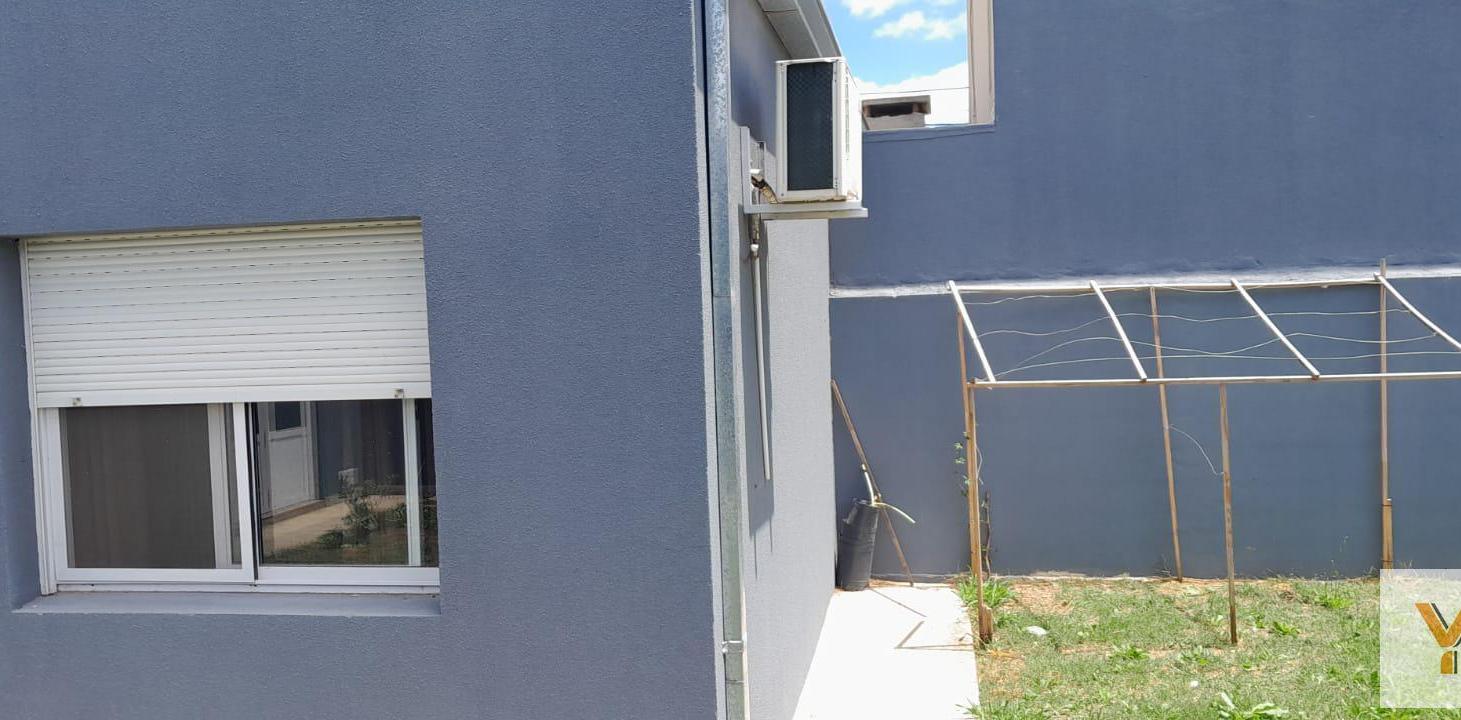 Foto de Casa en venta - 2 Dormitorios 1 Baño - Cochera - 380Mts2 - Chivilcoy, imagen 2