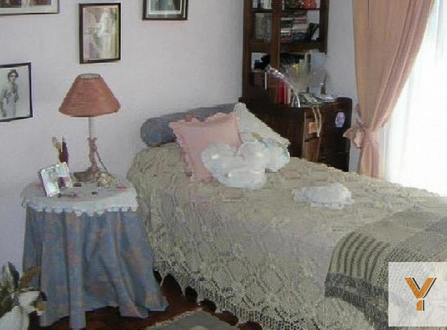 Foto de Casa en venta - 4 Dormitorios 4 Baños - Cochera - 412Mts2 - Quilmes Este, imagen 2