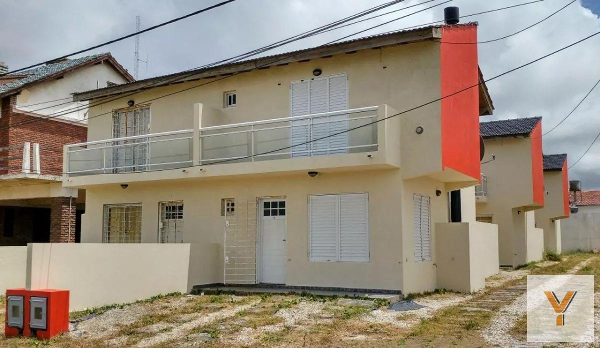 Foto de Complejo de Dúplex en venta - 12 Dormitorios 12 Baños - Cocheras, imagen 1