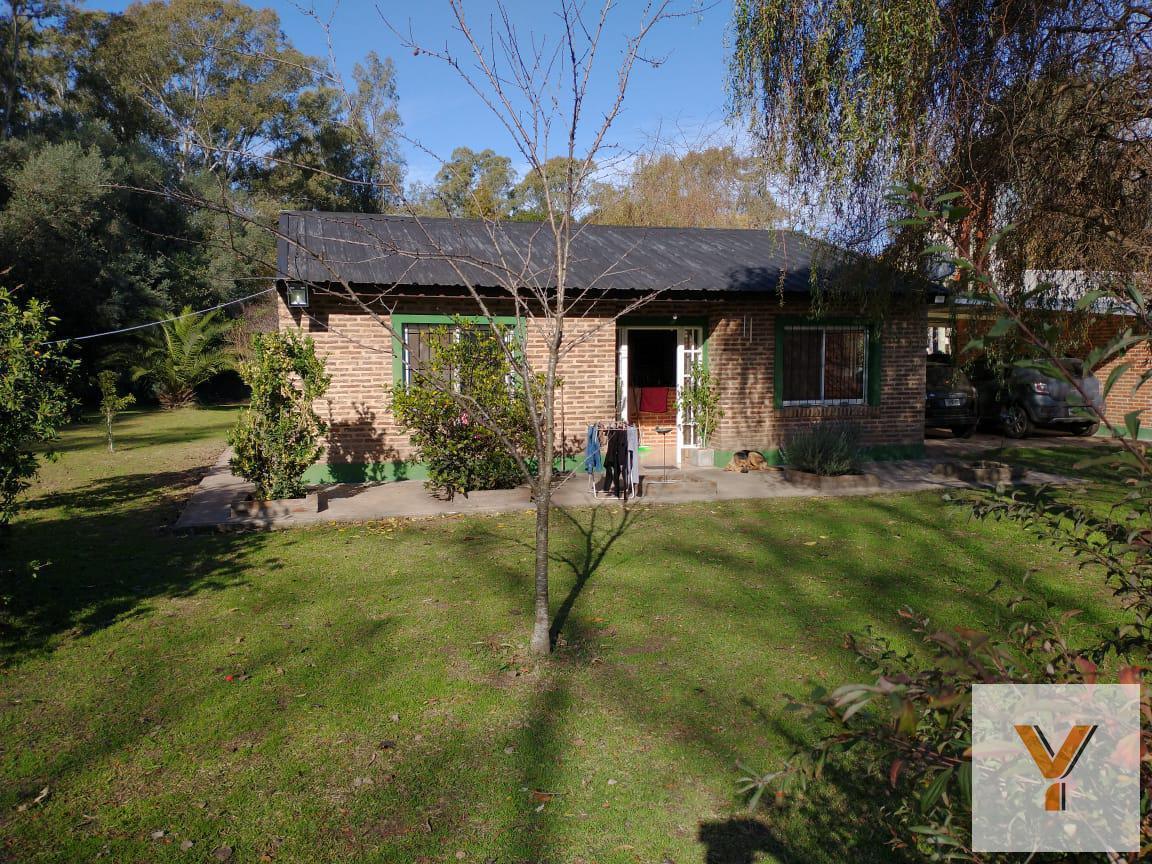 Foto de Casa en venta - 2 dormitorios 1 baño 3 cocheras - 1800mts2 - Los Hornos, imagen 1