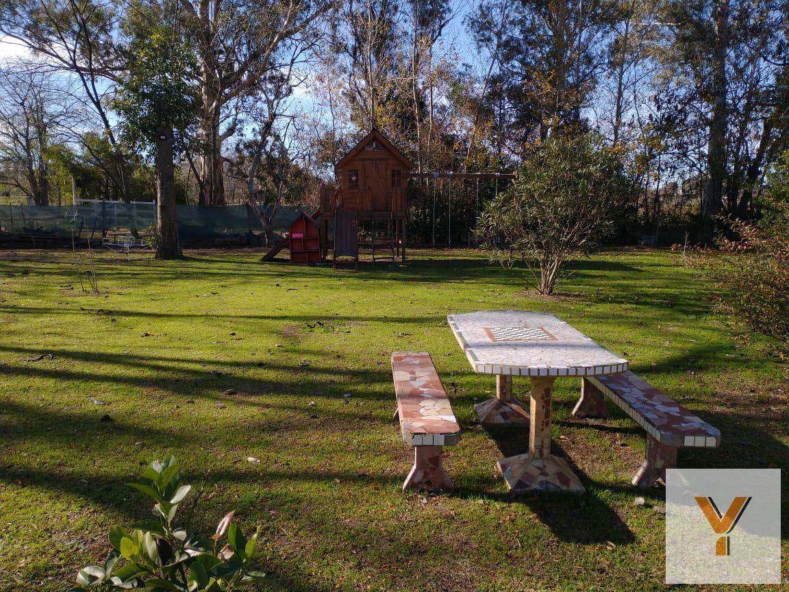 Foto de Casa en venta - 2 dormitorios 1 baño 3 cocheras - 1800mts2 - Los Hornos, imagen 5