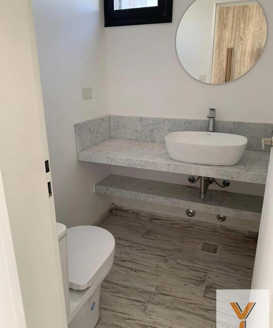 Foto de Casa en venta - 3 Dormitorios 4 Baños - Cochera - 220Mts2 - El Naudir, imagen 3