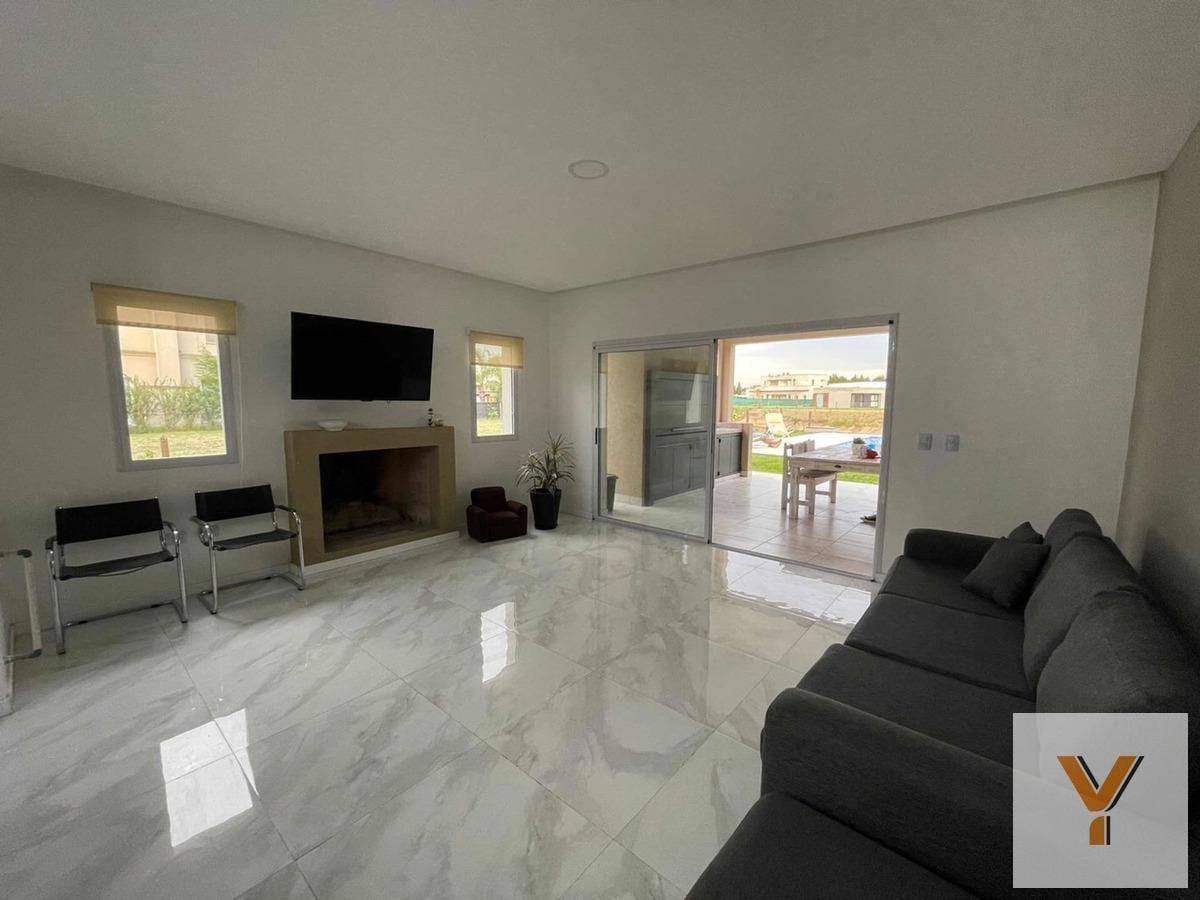 Foto de Casa en venta - 4 Dormitorios 3 Baños - 800Mts2 - Lagos de San Eliseo, imagen 3
