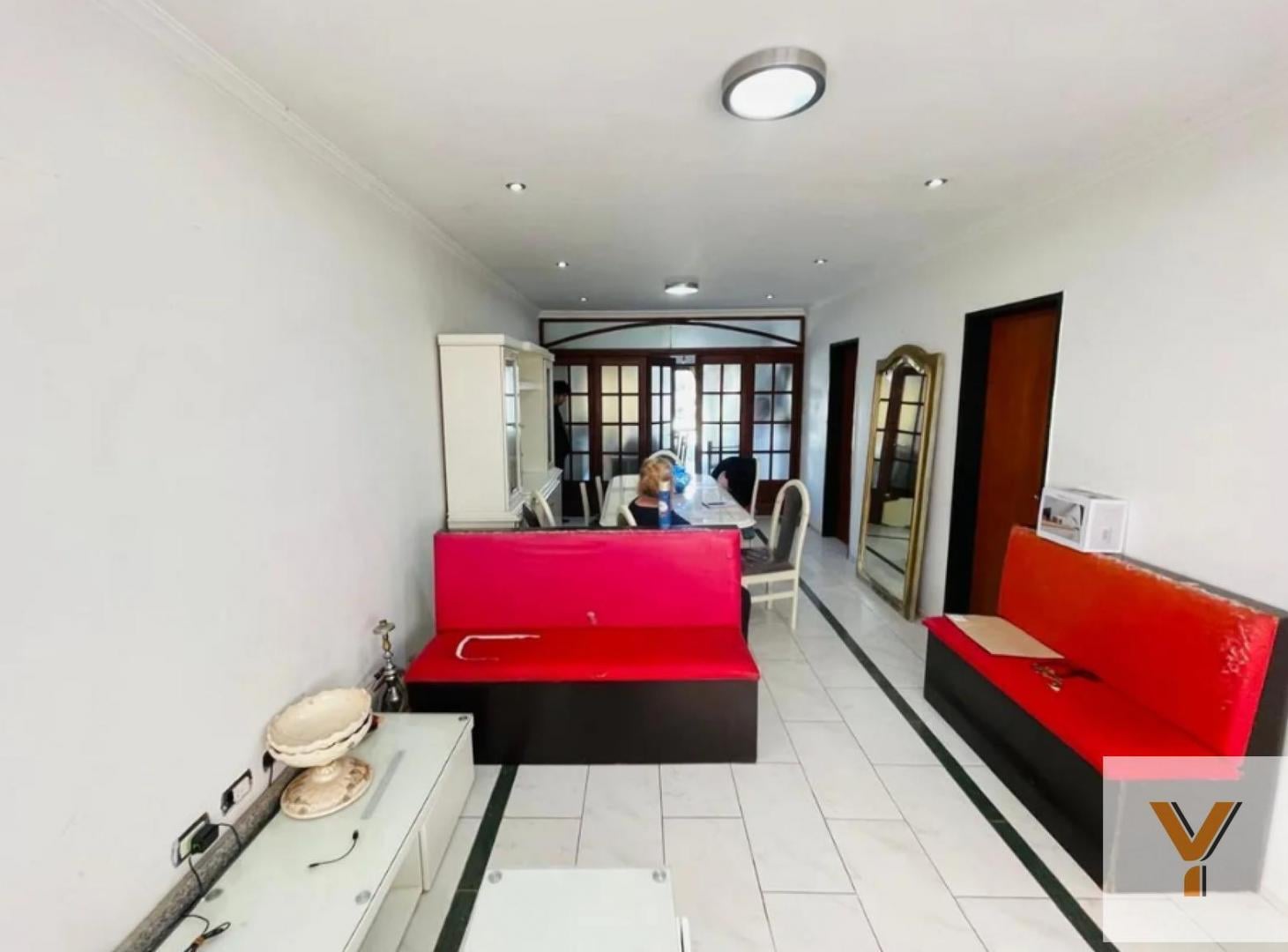 Foto de Casa en venta - 4 Dormitorios 2 Baños - Cochera - 400Mts2 - Los Hornos, imagen 2