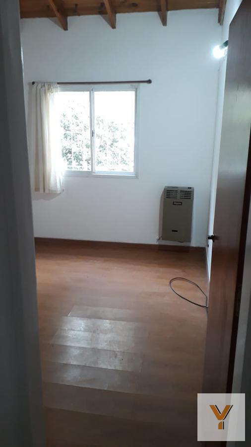 Foto de Casa alquiler 2 dormitorios, cochera y Terreno 10 x 26 mts -90 mts 2, imagen 3
