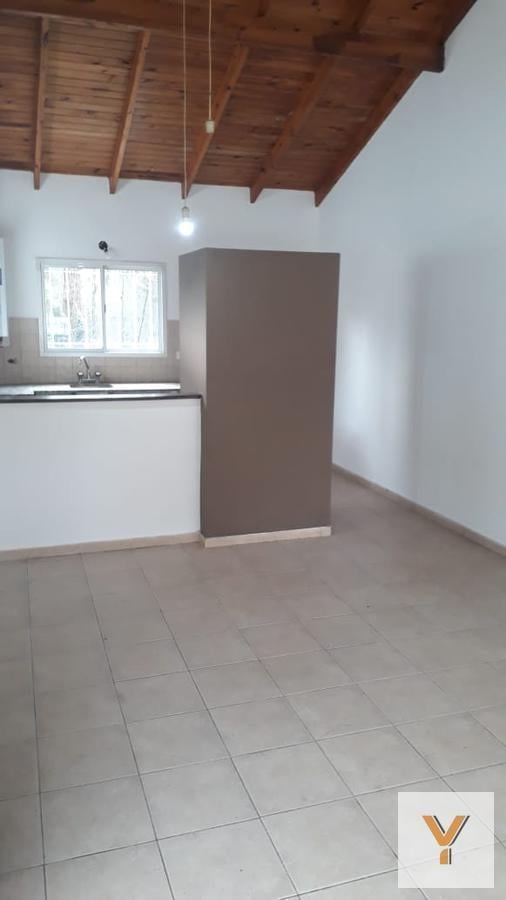Foto de Casa alquiler 2 dormitorios, cochera y Terreno 10 x 26 mts -90 mts 2, imagen 2
