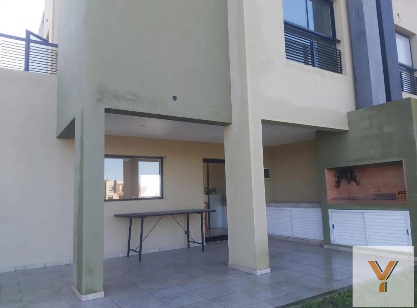 Foto de Casa en venta - 2 Dormitorios 2 Baños - Coronel Brandsen, imagen 2