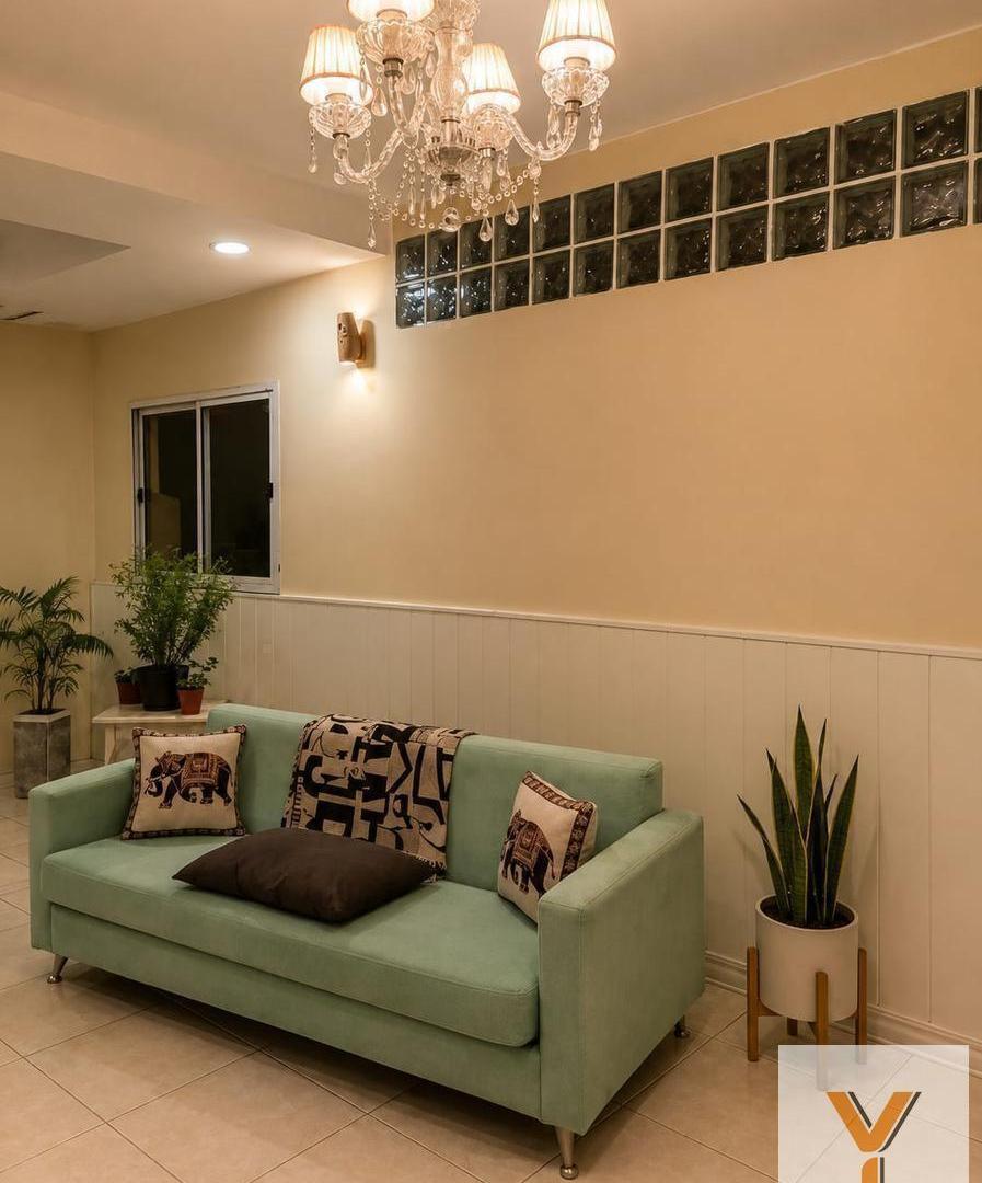 Foto de PH en Venta - 4 Dormitorios 2 Baños - 208mts - Flores, imagen 2