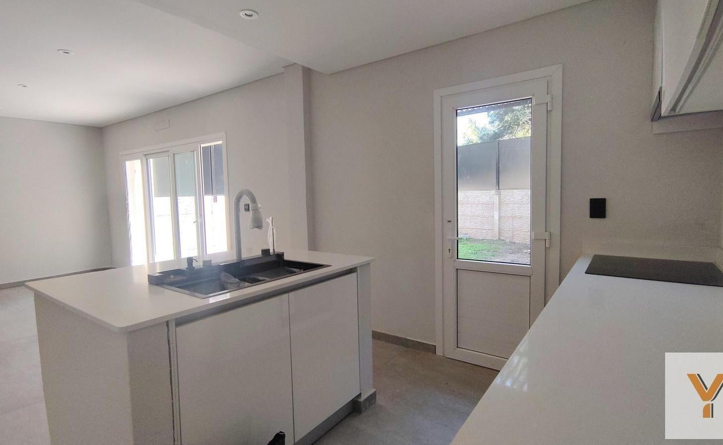 Foto de Casa en Venta - 3 Dormitorios 2 Baños - 216mts - Ituzaingó, imagen 4