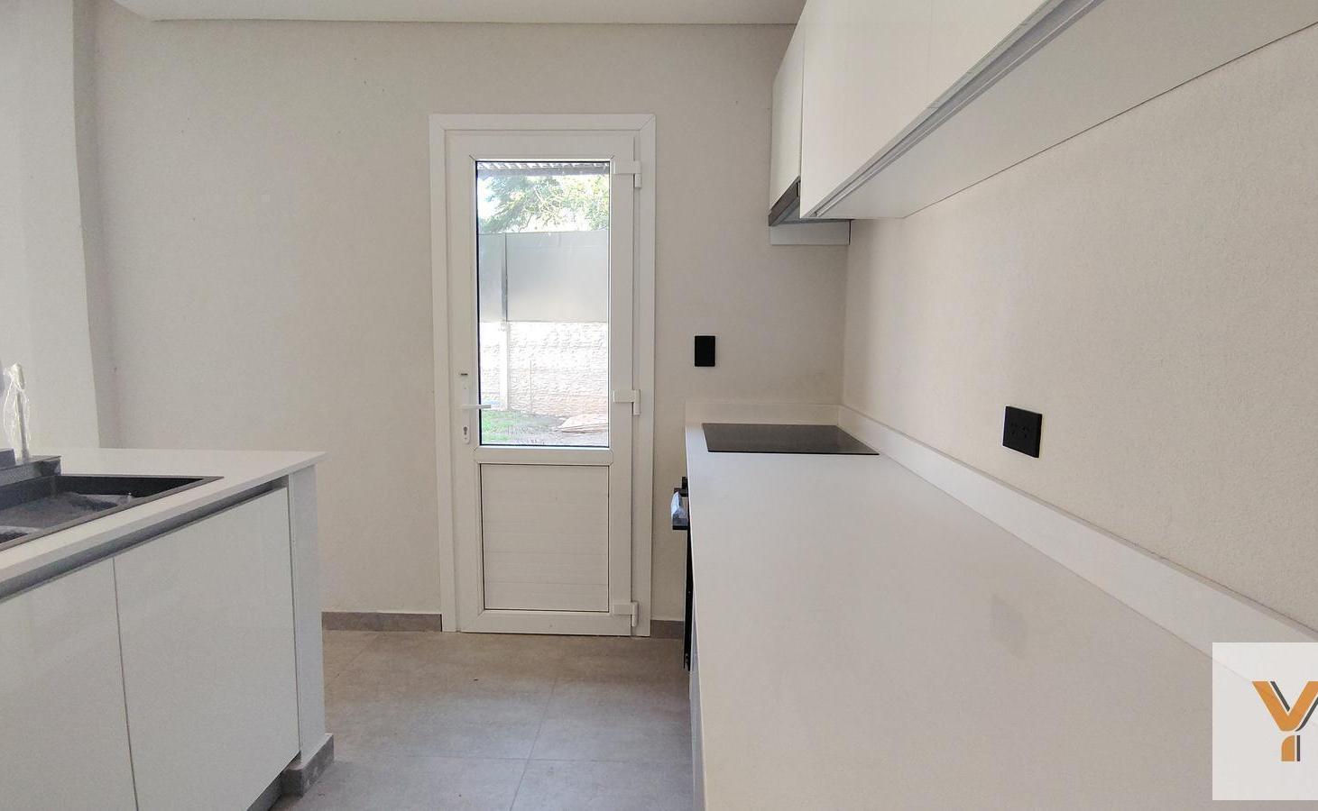 Foto de Casa en Venta - 3 Dormitorios 2 Baños - 216mts - Ituzaingó, imagen 3