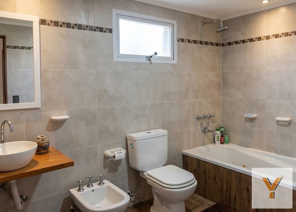 Foto de Casa en Venta - 2 Dormitorios 2 Baños - 220mts - Mar Del Plata, imagen 3