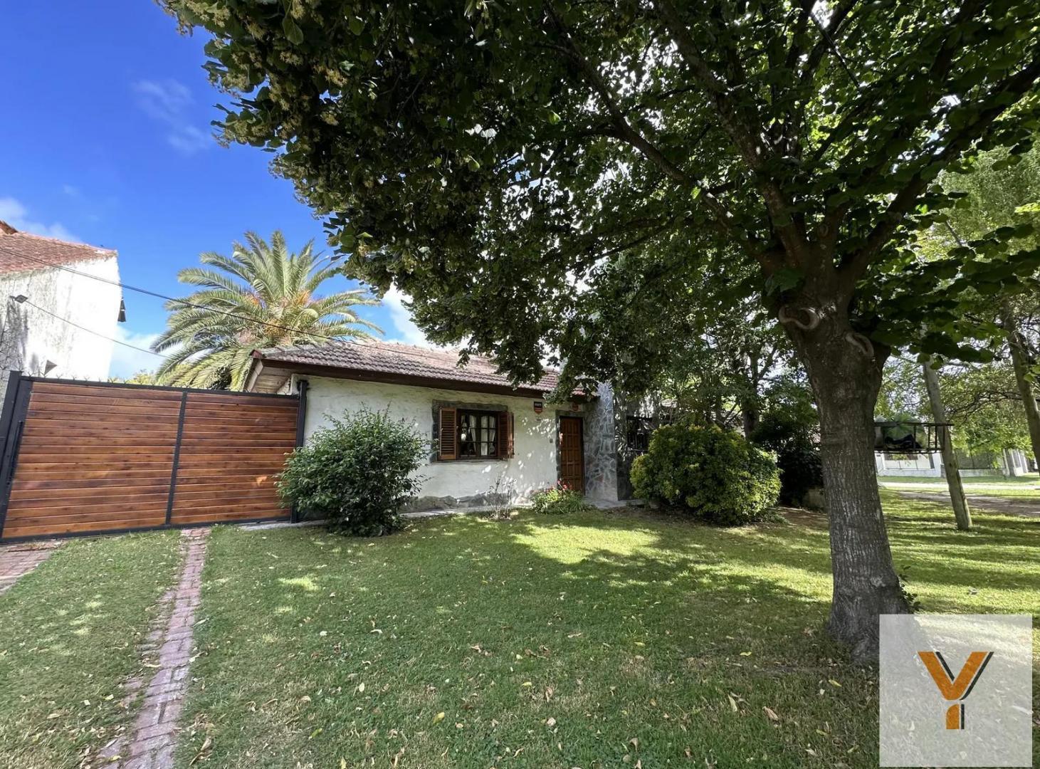 Foto de Casa en venta - 3 Dormitorios 3 Baños - Mar del Plata, imagen 2