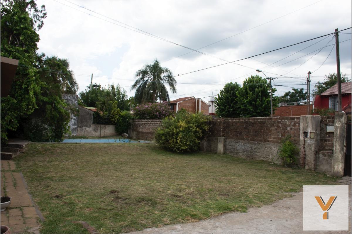 Foto de Casa en venta - 2 Dormitorios 1 Baño - Cochera - 609Mts2 - Ituzaingó, imagen 2